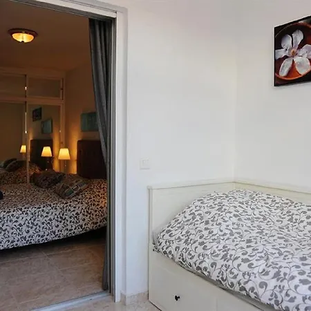 Desiree - 2-bedroom In Apartment *