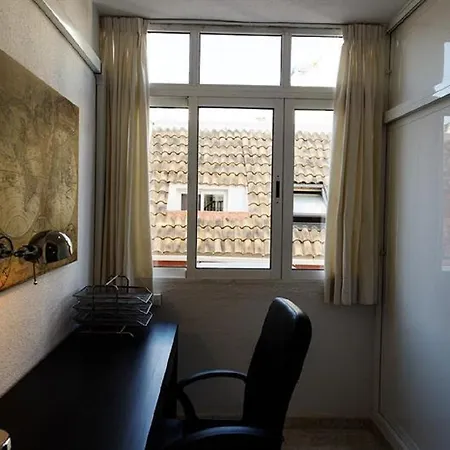Desiree - 2-bedroom In Apartment